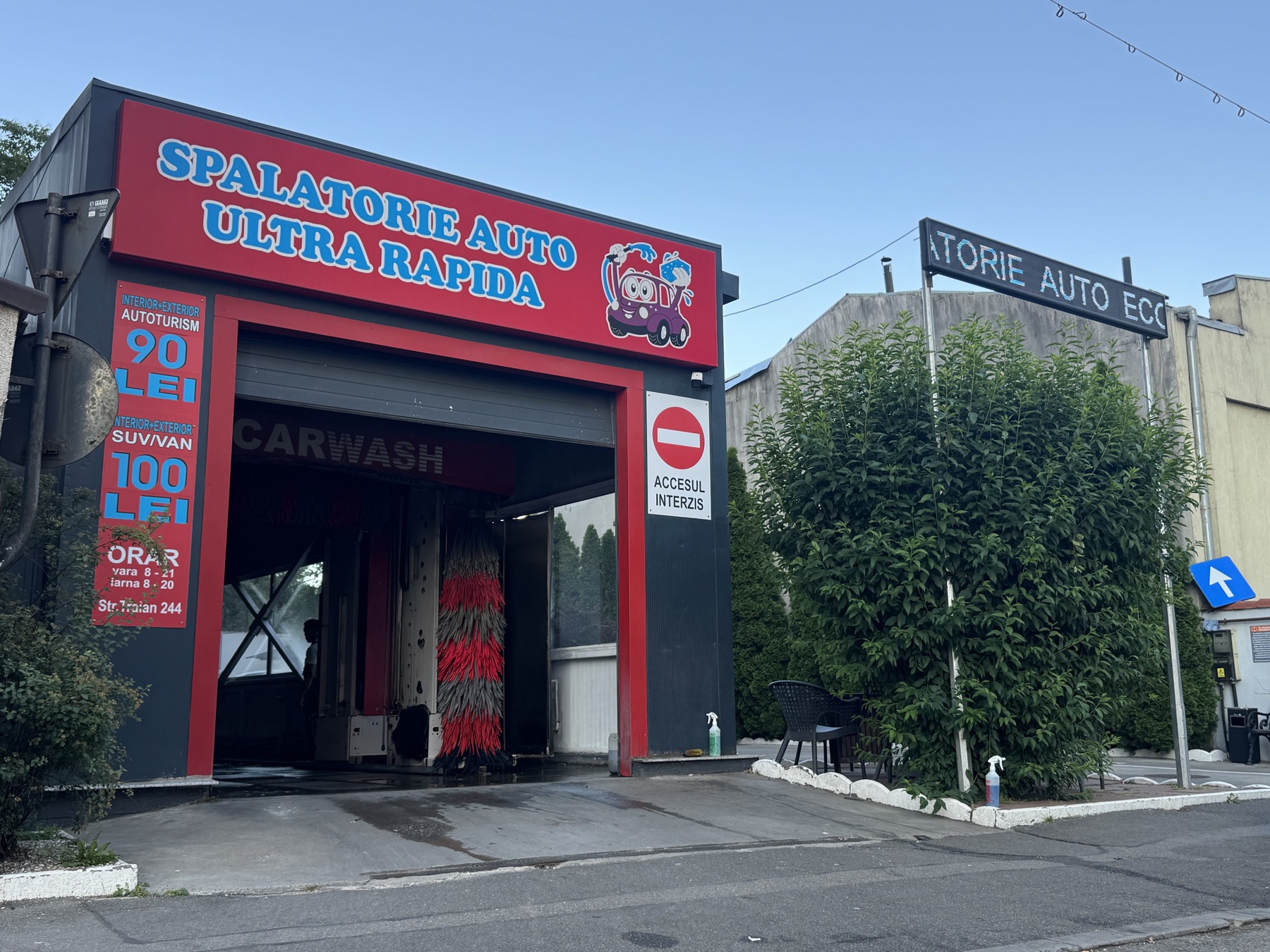 Fațadă Service